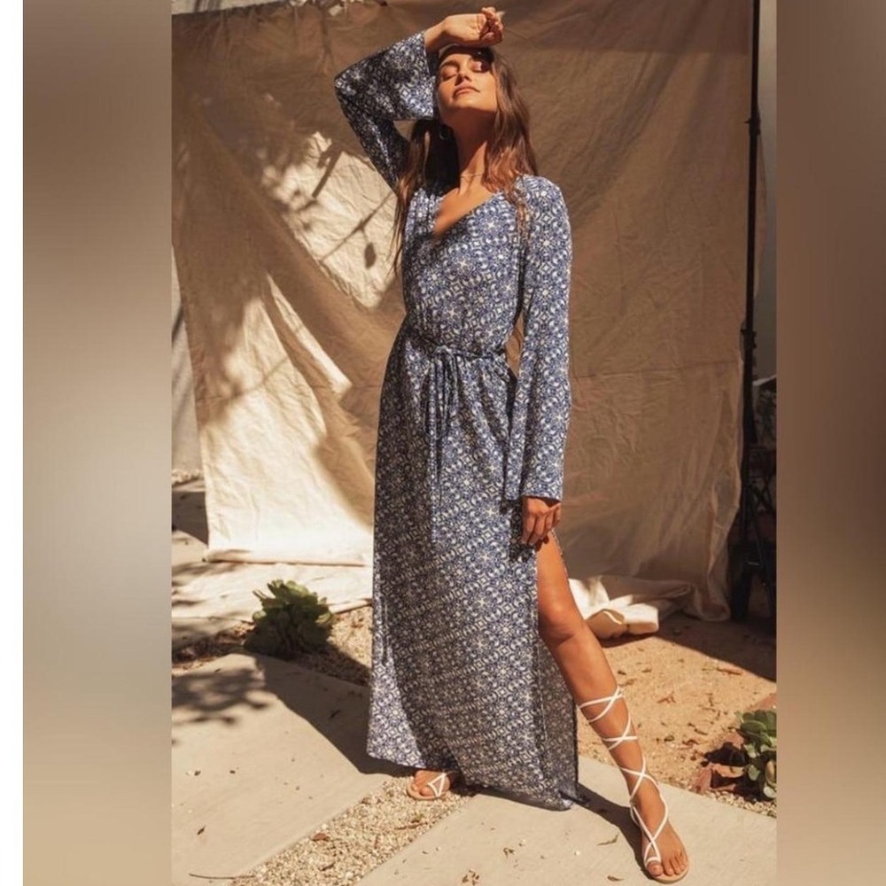 Lulus Blue White Geometric Tile Print Maxi Dress Bell Sleeve Tie Waist XS USA